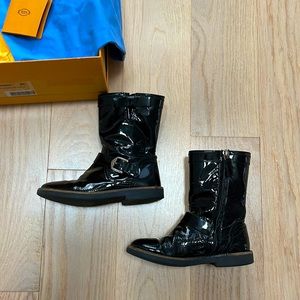 TOD’S JUNIOR - girl’s patent leather zip-up boots - Size 12 US/30 EU.